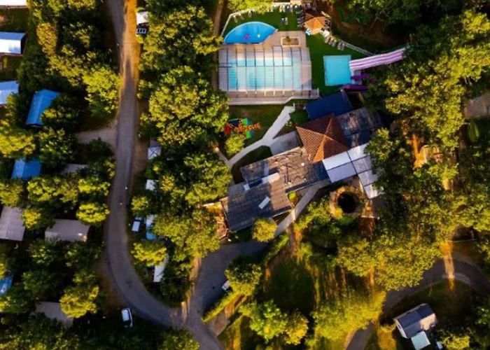 אתר קמפינג Toile Avec Terrasse Pour 4 A - Api-1-52-1505 *