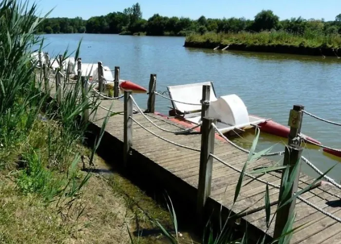 Toile Avec Terrasse Pour 4 A - Api-1-52-1505 אתר קמפינג Martiel